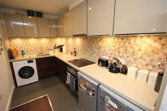 Flat to rent in King Henry Terrace, Sovereign Court, Wapping