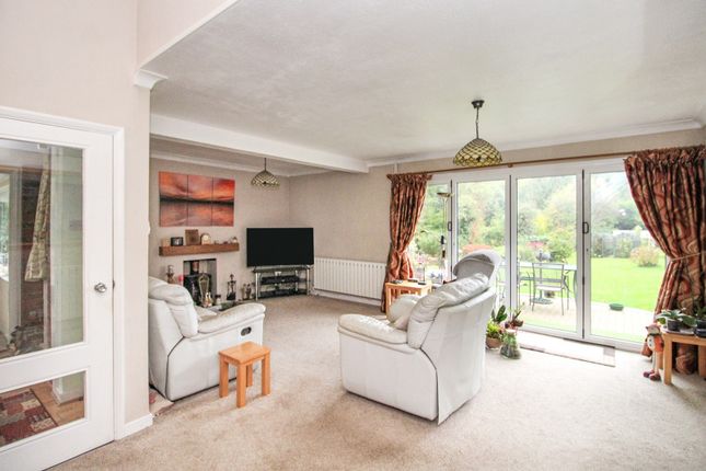 Buckswood Drive, Crawley photo 3