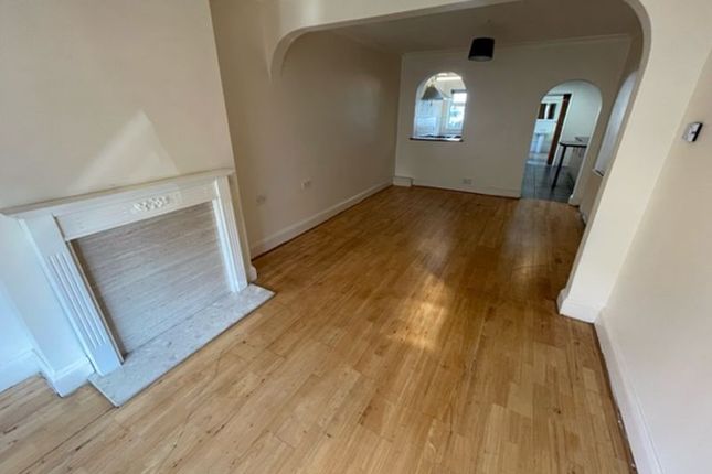 23, Guppy Street, Swindon photo 3