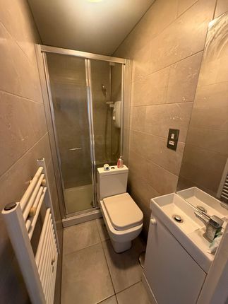 34, Graham Rd, London photo 3