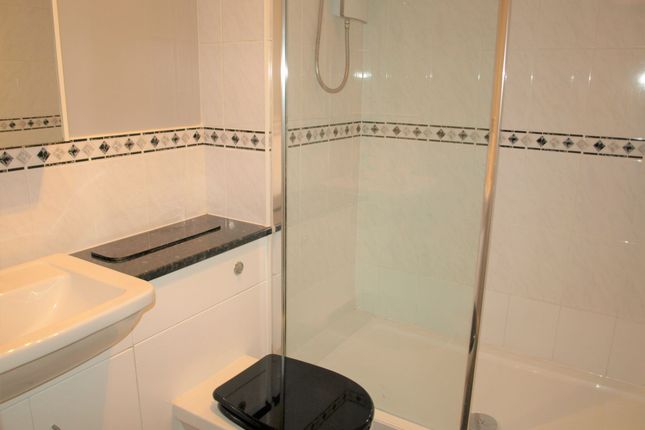 9 Gainsborough Court, Camp Road, Farnborough photo 5