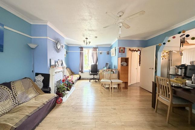 72, Abbey Drive, Luton photo 2