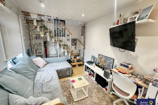 Thumbnail Maisonette for sale in Cottrell Road, Roath, Cardiff
