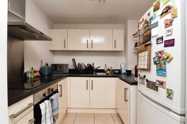 34, Cardiff photo 3