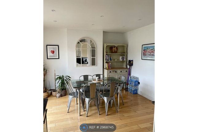 Wendover Drive, Bedford photo 5