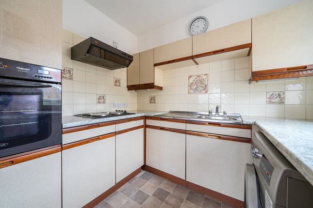31, Borrowdale Court, Gordon Hill, Enfield photo 4