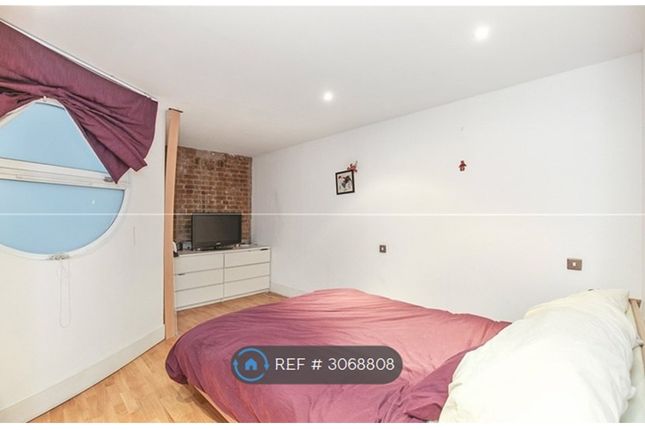 Flat, London photo 4
