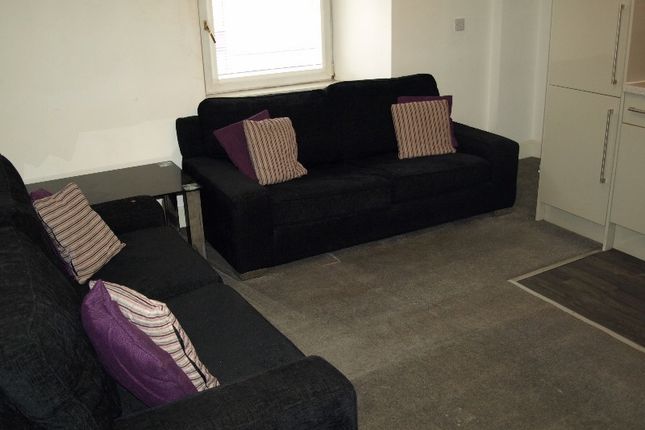 Flat B, 8, Arbroath Road, Stobswell photo 3