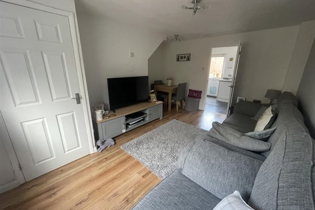 13, Weavers Close, Crewkerne photo 3