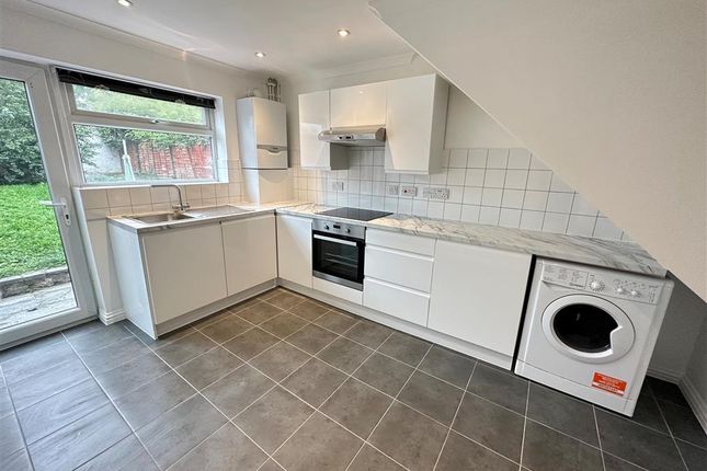Spring Hills, Harlow photo 4