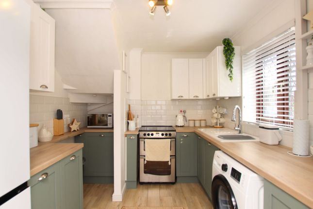 62, Manor Chase, Beddau photo 4