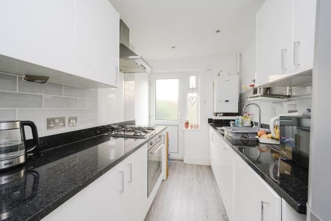 Flat for sale in Montague Road, Wimbledon, London