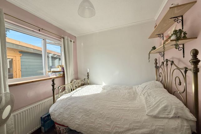 8, Conifer Close, Great Yarmouth photo 4