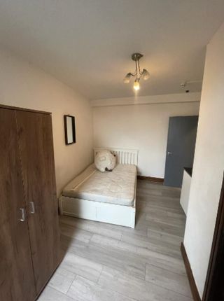 Room to rent in The Broadway, Greenford