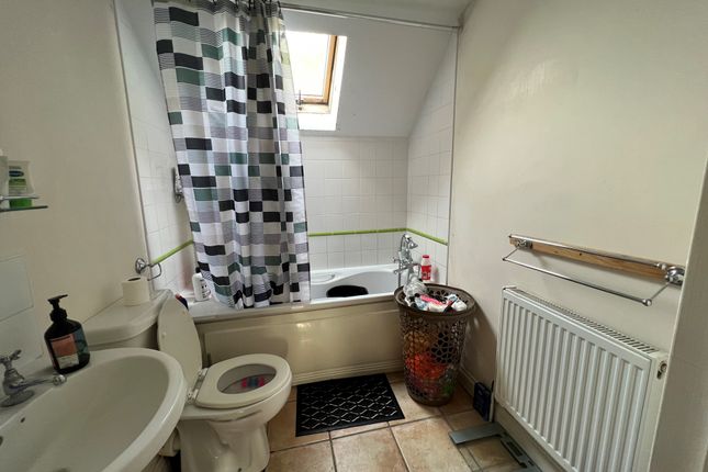 Flat for sale in Hornchurch Road, Hornchurch
