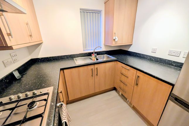 12, Fairbairn Fold, Bradford photo 3