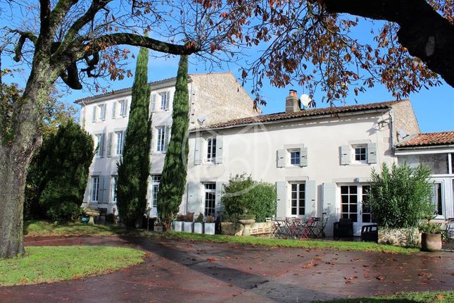 Property for sale in Saujon, 17600, France, Poitou-Charentes, Saujon, 17600, France