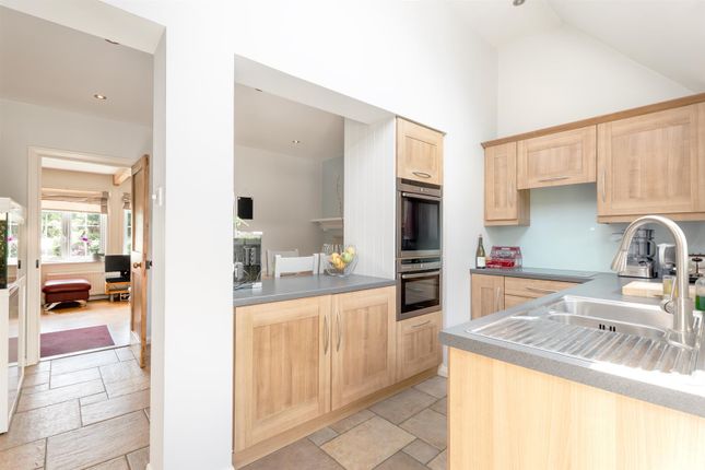 Pottles Cottage, Henfield Road, Cowfold photo 4