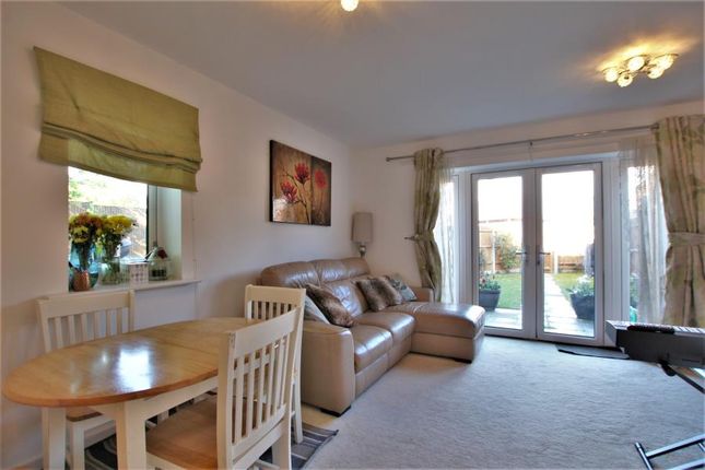 Hoad Crescent, Woking photo 4