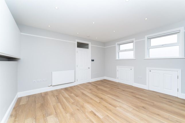 Flat to rent in Woodgrange Avenue, London