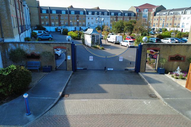 22, The Piazza, Eastbourne photo 3