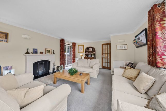 Mandeville, Heath View, Leatherhead photo 4