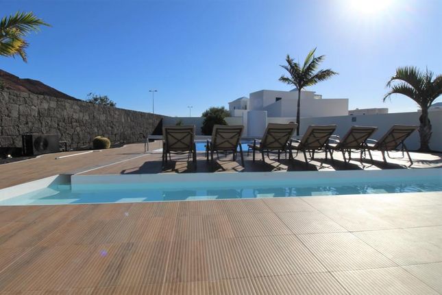 Thumbnail Villa for sale in Calle Austria, Playa Blanca, 35580, Spain