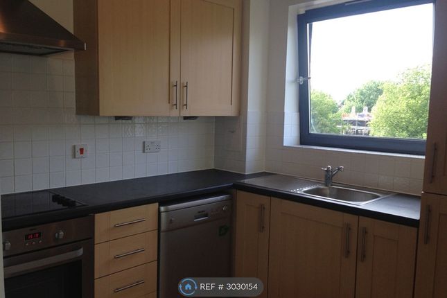 Flat, Lawrence Court Palmerston Road, London photo 5