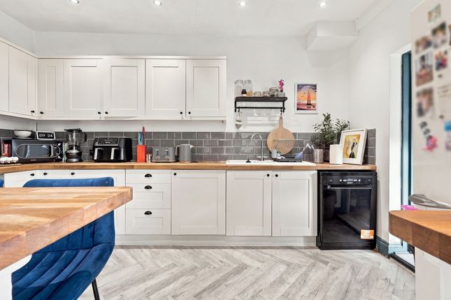 56, Westminster Drive, Westcliff-on-sea photo 4