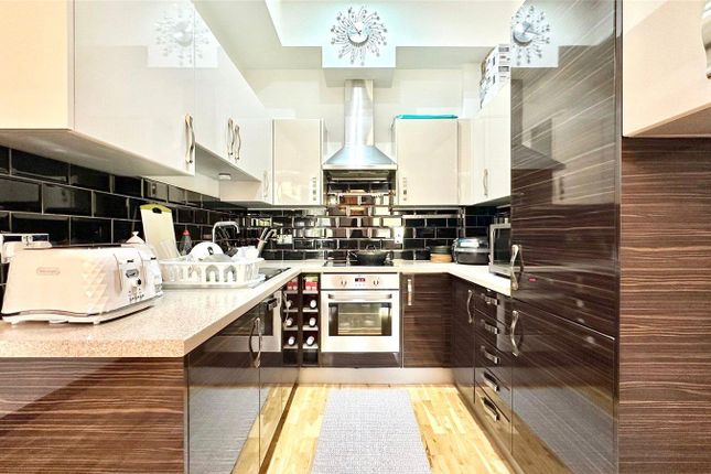 Flat 204, Academy Court, 566, Longbridge Road, London photo 4