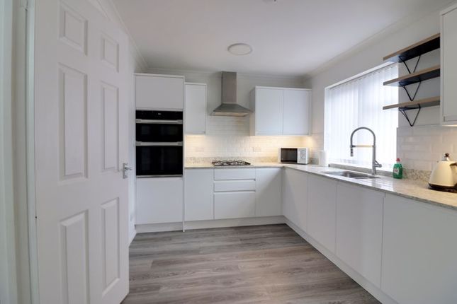 64, Woodsedge, Waterlooville photo 3