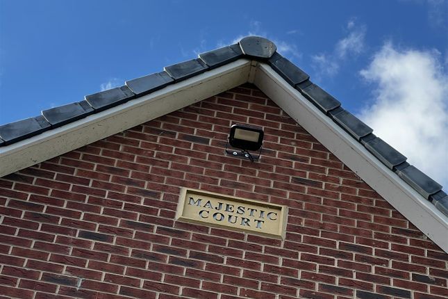9, Majestic Court, Barnsley photo 3