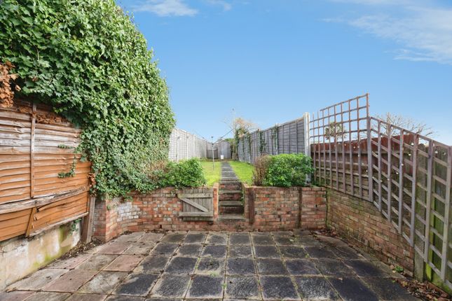 63, Chantry Road, Chessington photo 4