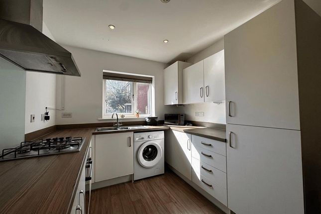 27, Kensington Close, Northampton photo 4