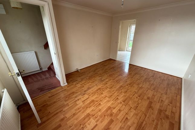 28, Bardsey Close, Swindon photo 2