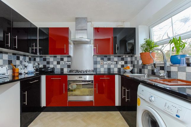 9, Manor Court, Cippenham photo 3