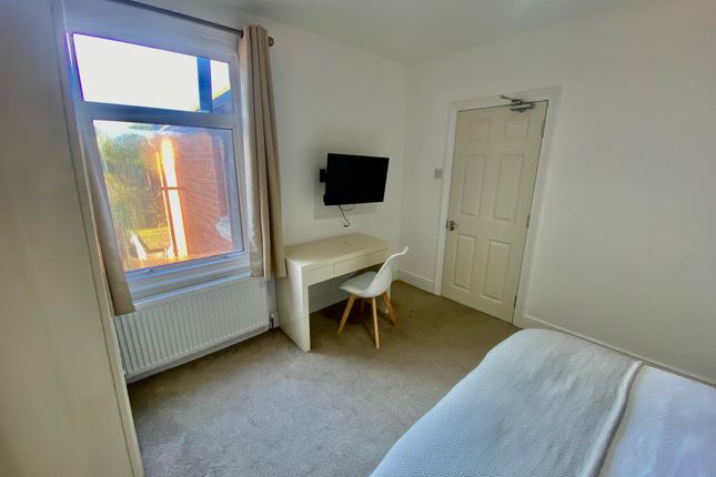 Room to rent in Bishops Road, Earley, Reading