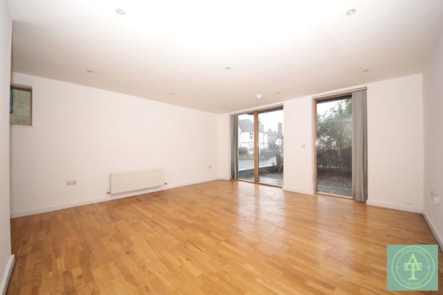Flat 12, Space Apartments, London photo 2