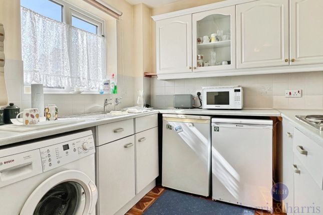 30, Shand Park, Axminster photo 3