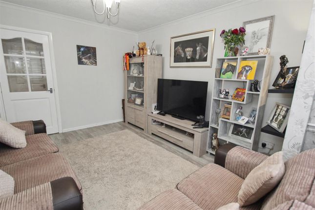 2, Mayfield Gardens, Carluke photo 4