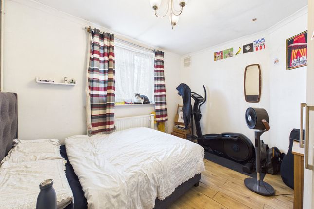 156, Linkfield Road, Middlesex photo 5