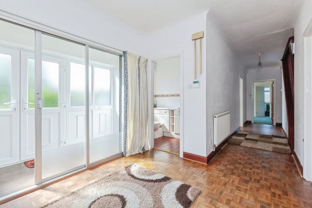 15, Hall Close, Leicester photo 4