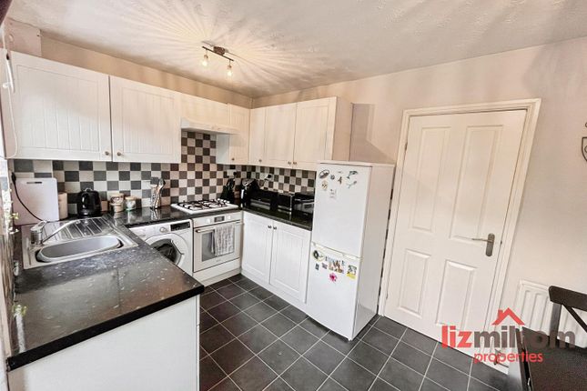 54, Falcon Way, Woodville photo 3