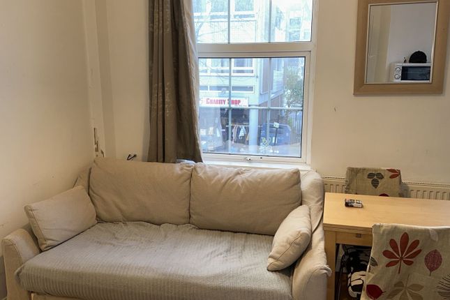 Flat to rent in White Cross Street, London