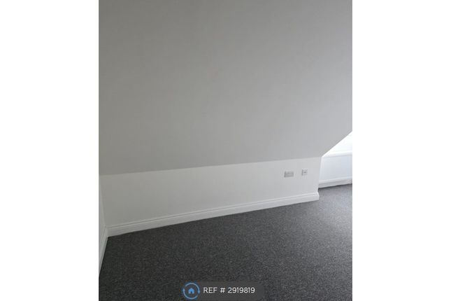 Flat, Wimborne Road East, Ferndown photo 3