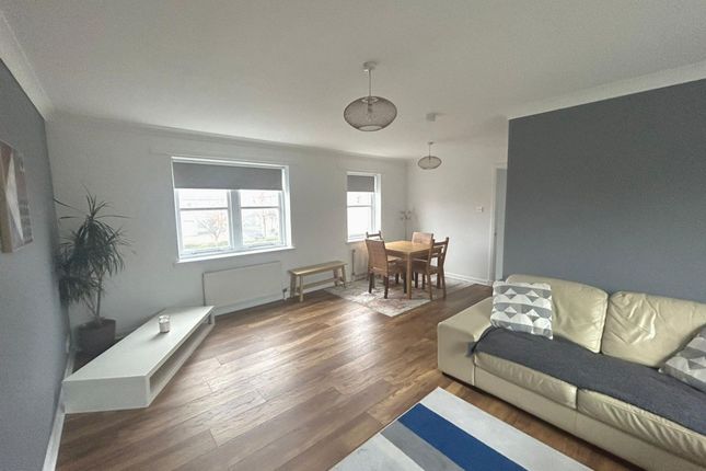 74 Kirklands, Renfrew photo 4