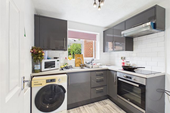 27, Hay Leaze, Yate, Bristol photo 4