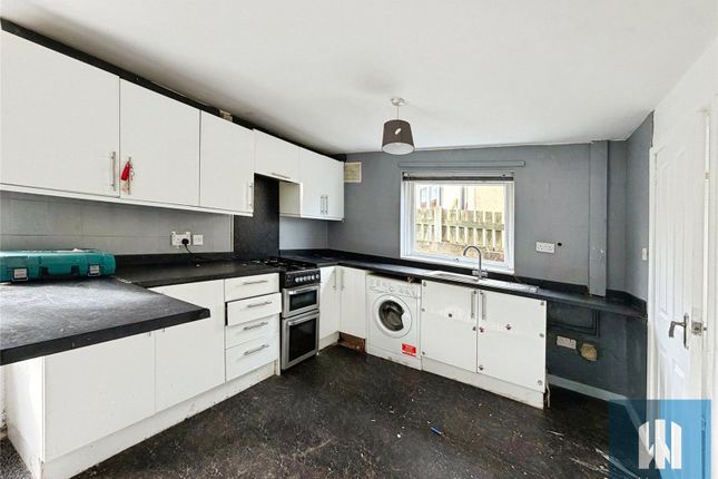 6, Attlee Avenue, Wakefield photo 2