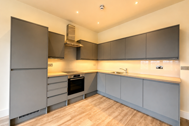 2, Carlyle Road, Ealing photo 2