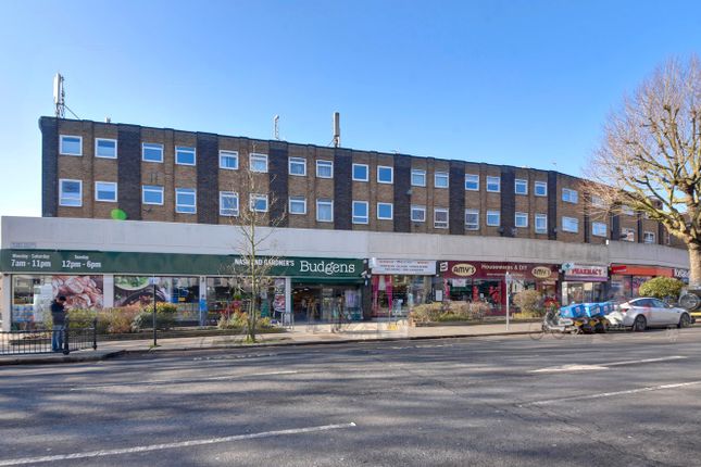Thumbnail Flat for sale in Viceroy Close, East Finchley, London